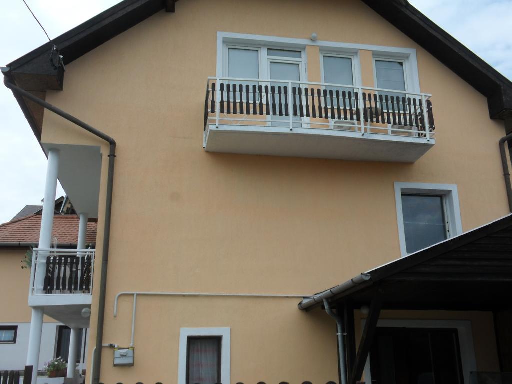 Friends Villa Apartments Heviz Exterior photo