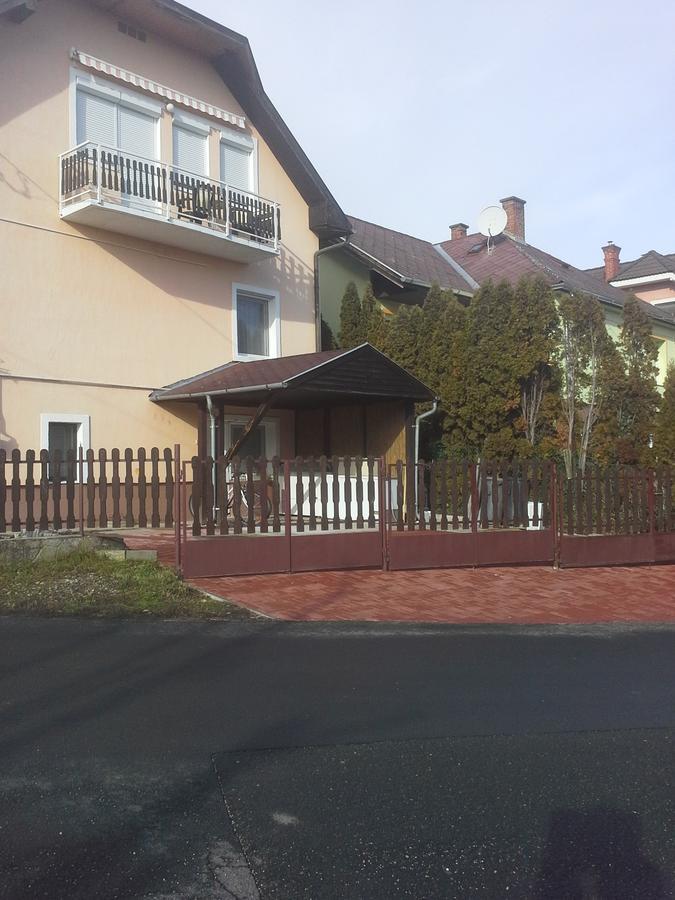 Friends Villa Apartments Heviz Exterior photo